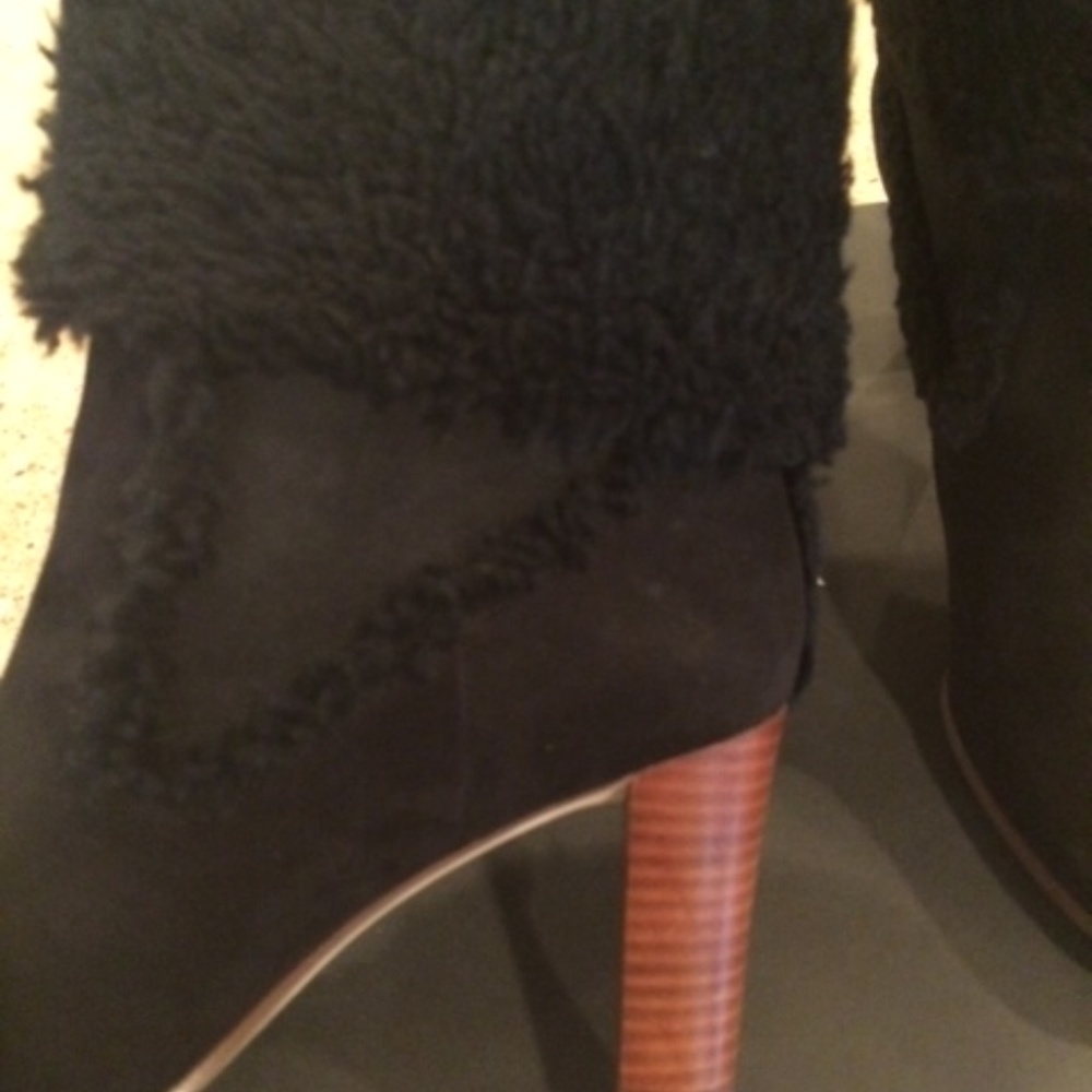 ANN TAYLOR BLACK SUEDE BOOTIES w/SHEARLING LAMB